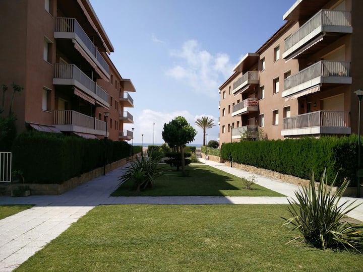 Apartment In Front Of The Beach - Comarruga