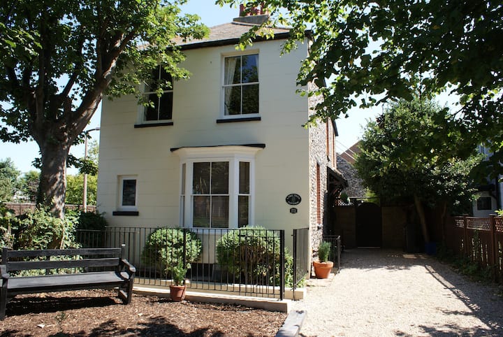 Large Period Cottage In St Peters - Joss Bay