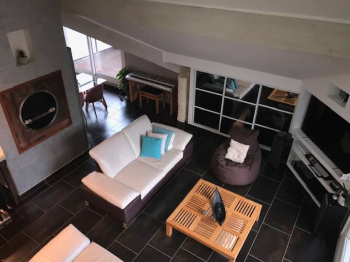 Etage De Duplex : Chambre, Sdb Et Salon Climatisés - Chambéry