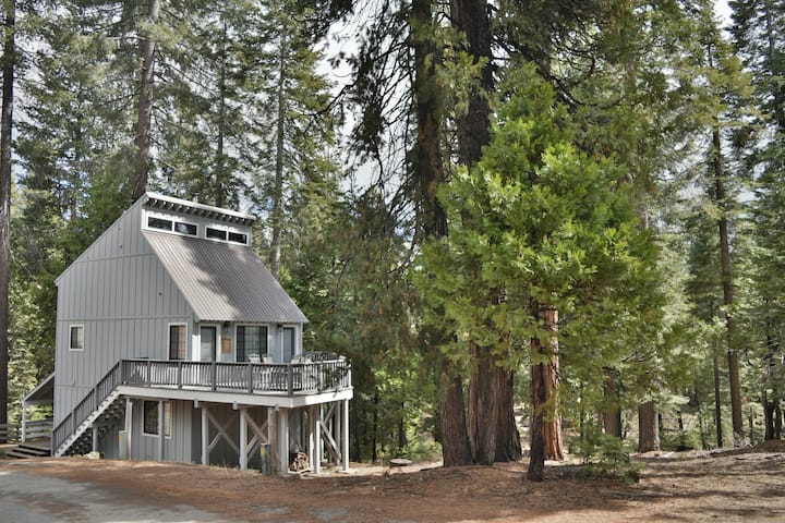 Serendipity: Renovated Spotless West Village Cabin - Huntington Lake, CA