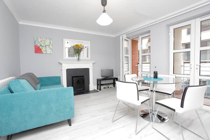 Modern 2 Beds Apt Near The Convention Centre - Dun Laoghaire