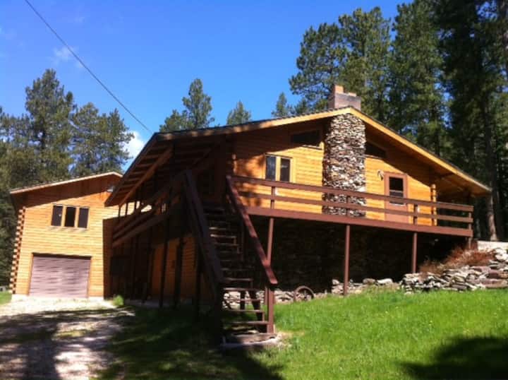 Hidden Timber Log Cabin-entire Home-sleeps 16+ - Deadwood, SD