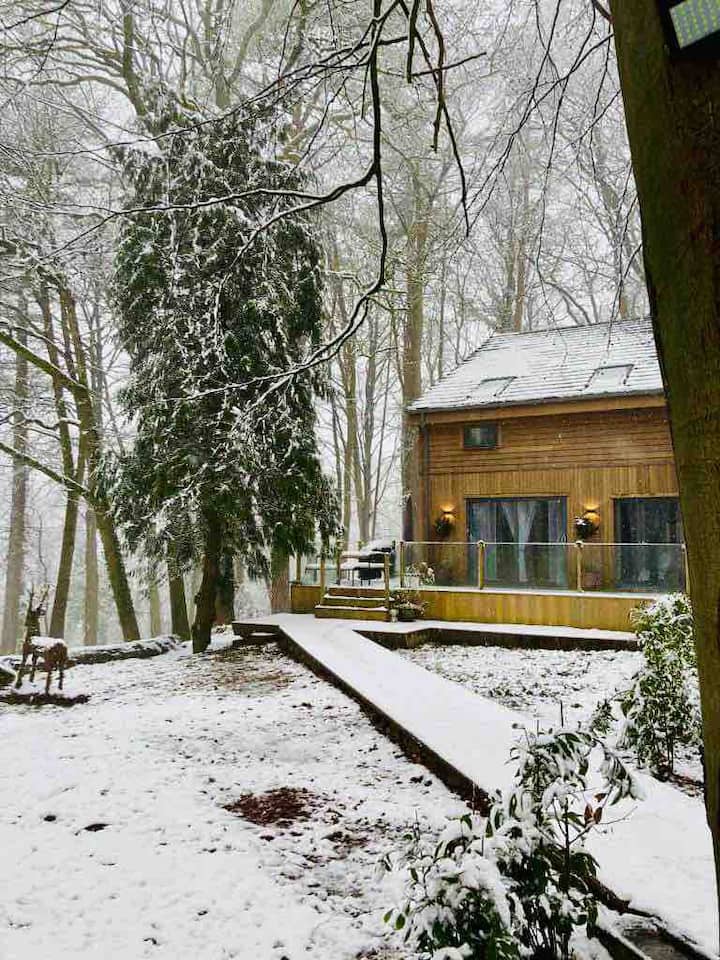 2 Bed Spa Hot-tub - Secluded Eco Woodland Retreat - Bristol Airport (BRS)