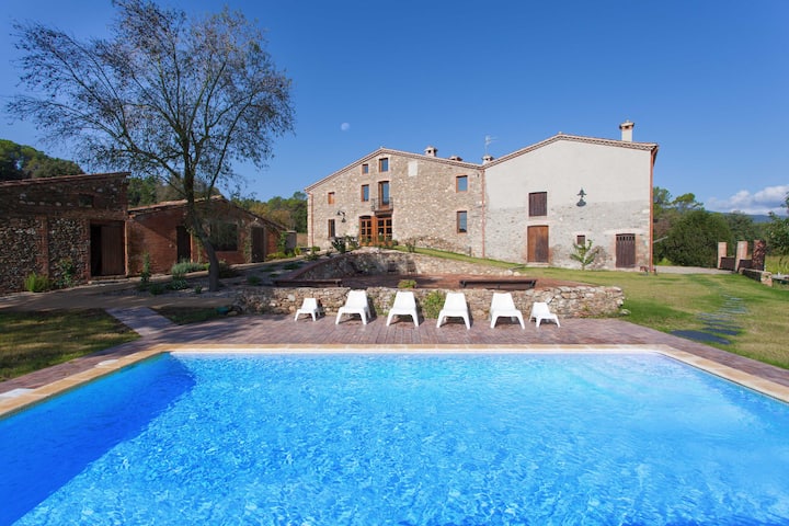 Old Farmhouse Renovated With Charm - Montseny