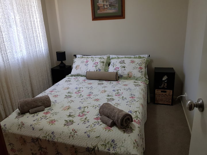 Cessnock Retreat - For 1 To 2 Guests  Air/ Cond - Kitchener