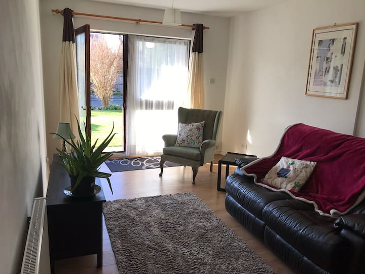 Lovely Private Room In A 2 Bed Garden Flat - Kingston upon Thames