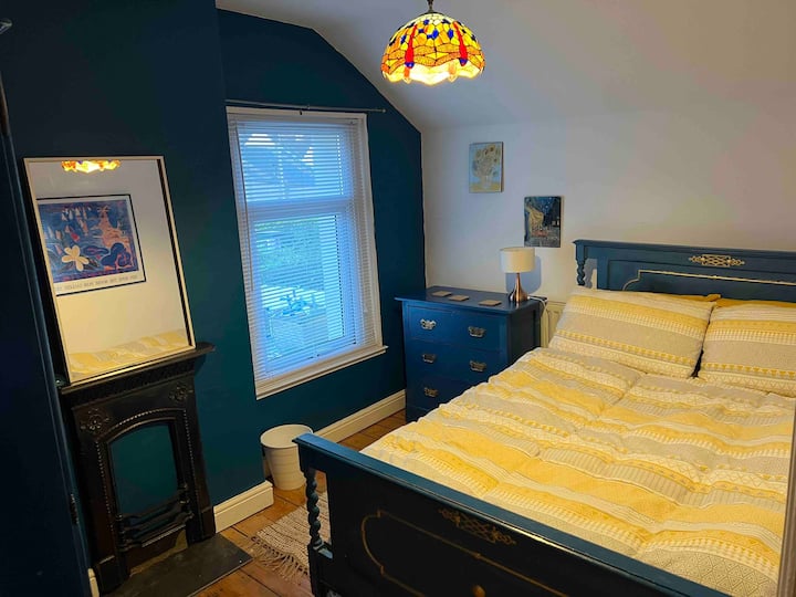 Private Double Room Within Victorian Property - Barry