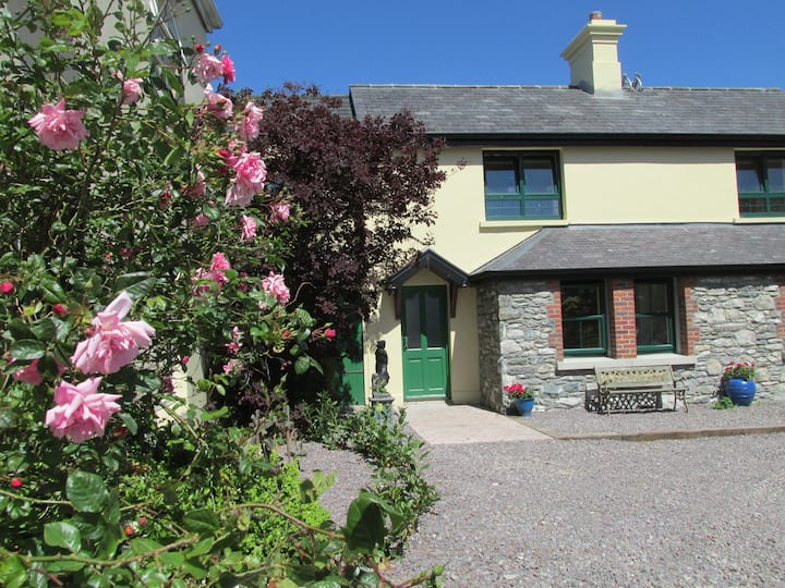 Courtyard Cottages Overlooking Lakes, Killarney - アイルランド キラーニー