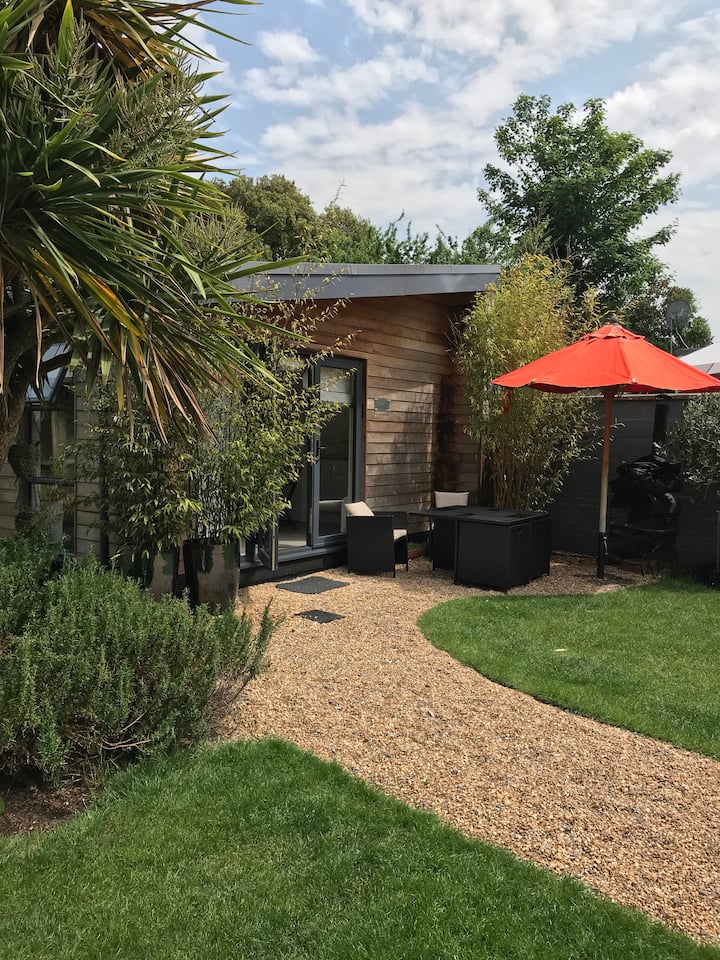 Spacious Self Contained Garden Studio Near To City - Bracklesham Bay