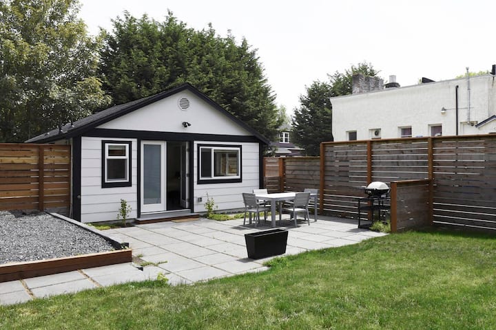 Private Guest House With Outdoor Patio - Seattle, WA