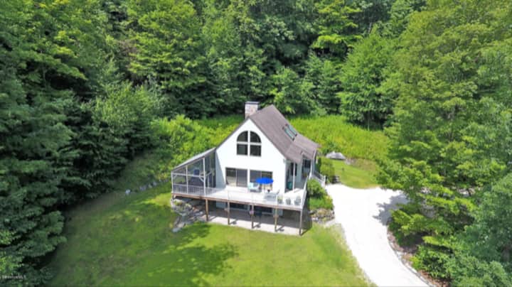 Secluded Mountain Home 10min From Great Barrington - Great Barrington, MA
