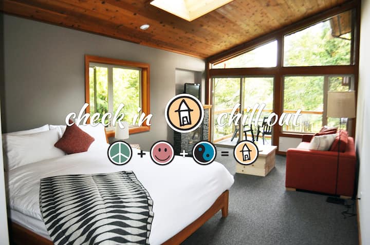 1 Bedroom Deluxe Forest Lodge Suite - The Cabins® - Ucluelet