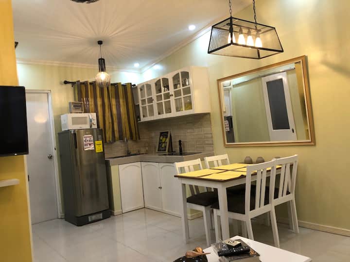 Modern Country Inspired Home With High-speed Wifi - Cabanatuan City