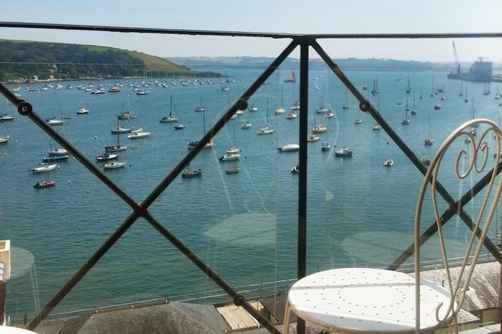 Stunning Waterfront Apartment, Balcony, Free Wifi And Secure Parking - Falmouth