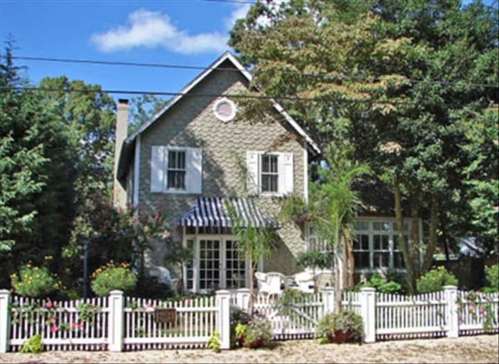 Chic Classic Cottage In "The Pines" Sleeps 10 - Rehoboth Beach, DE
