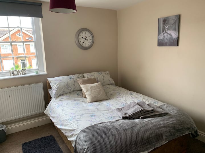 Double With En Suite Bathroom, Shared Kitchen. - Bewdley
