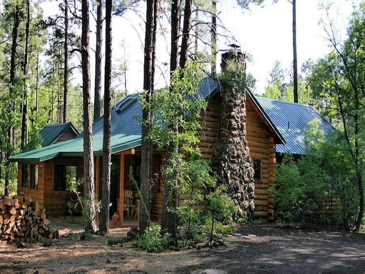 True Log Cabin!  Relax With Great Patio & Jacuzzi! - Pinetop-Lakeside
