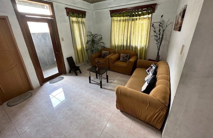Spacious 2 Br Suite( Unit4)in The City With Wifi - Tuguegarao