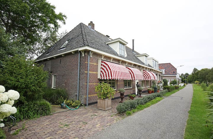 Charming Luxury Historic Villa Along Scenic Canal - Lisse