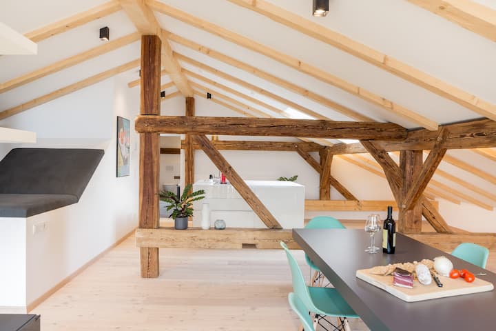 Spacious Design Loft In A Historic Farmhouse - Funes