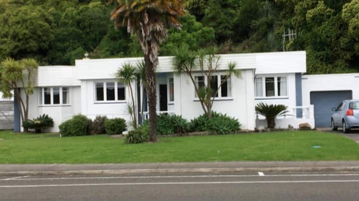 Cosy Bungalow Close To Town Entire House - Whakatane