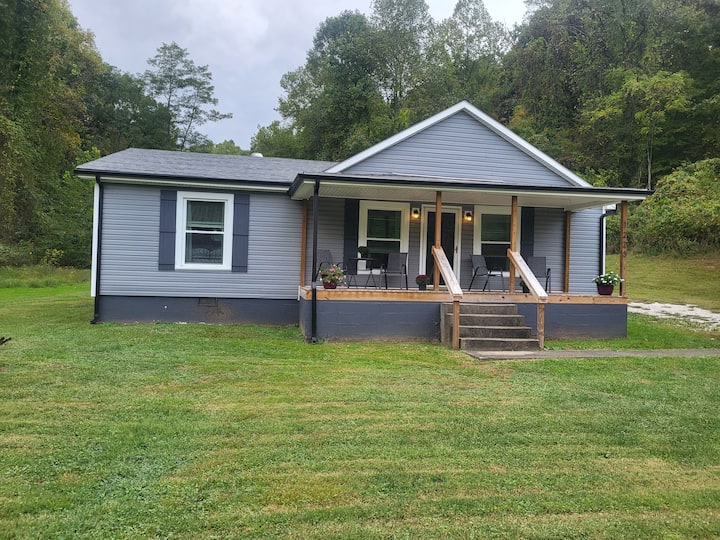 Cheerful 3-bedroom Farmhouse With Room To Roam. - Barboursville, WV