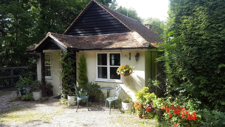 Private Lodge In Beautiful Rural Setting - South Downs