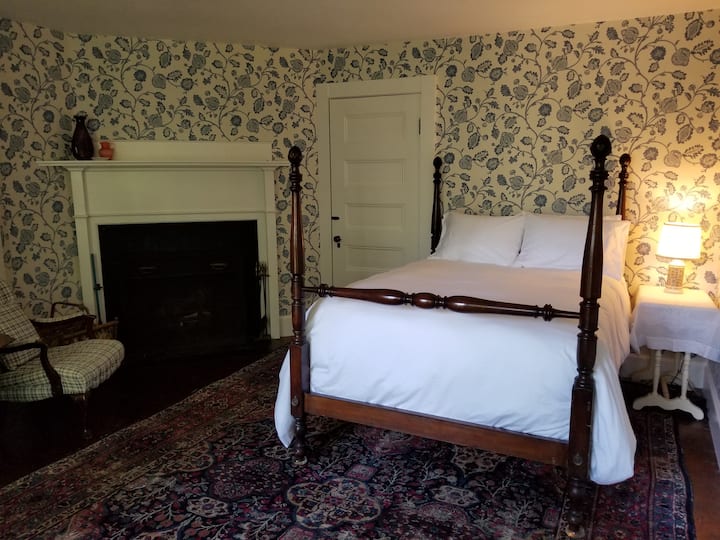 Cozy Room In 1889 Inn By Acadia - Bar Harbor, ME