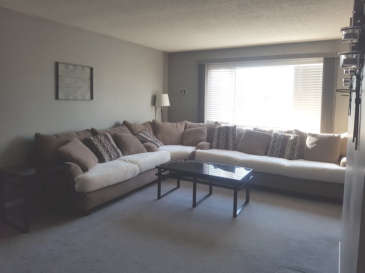 Modern,comfortable,clean,convenient,spacious Home - Regina
