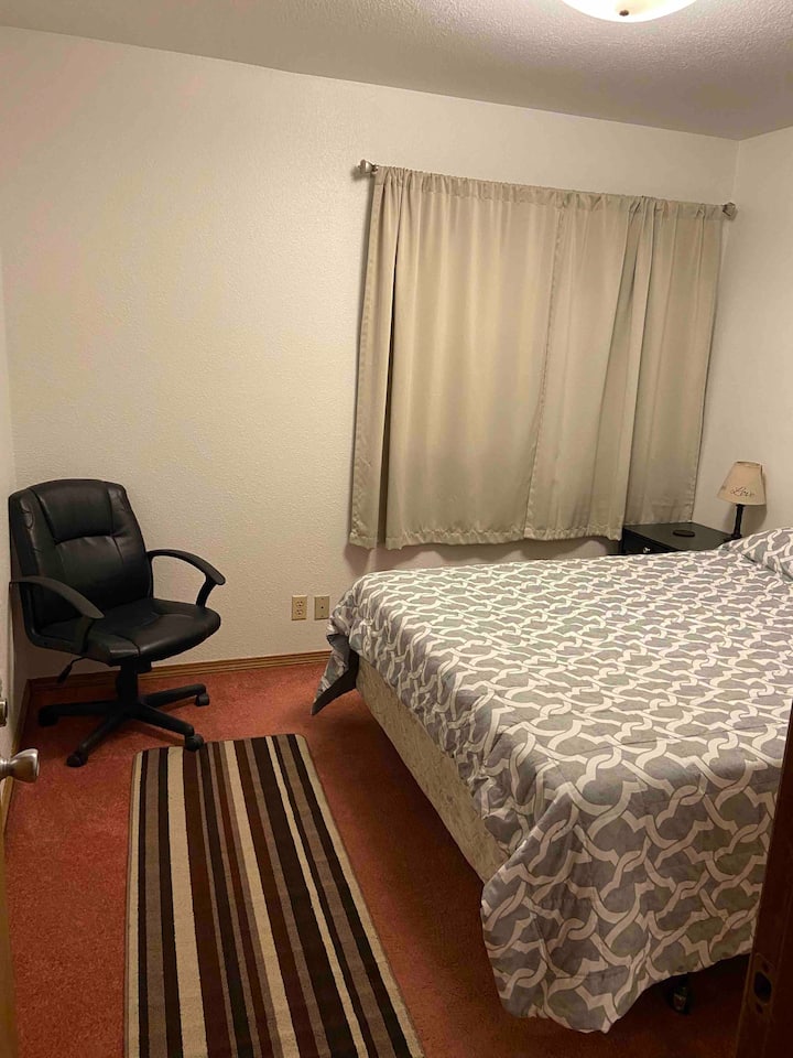 Offering Queen Bed/private Room, Close To Airport! - Juneau
