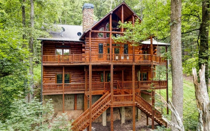 Blue Ridge Treetop Luxury Lodge, Gameroom, Hot Tub - Nottely Lake, GA