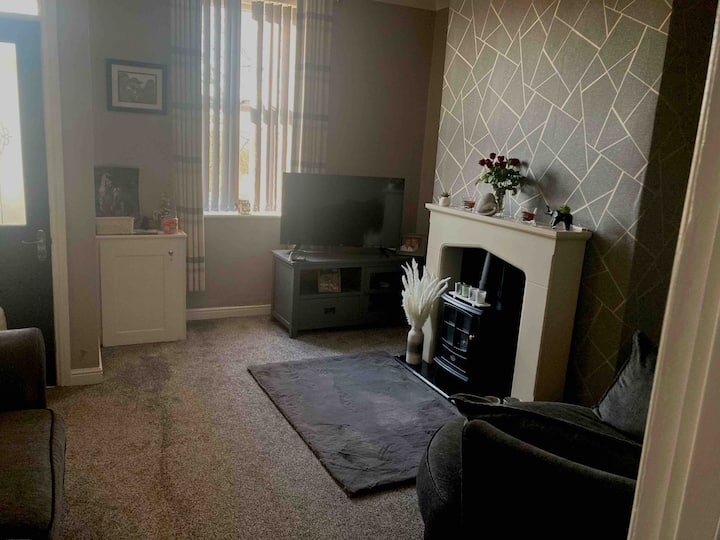Trendy & Cheerful, Cosy 2 Bed House. - Rochdale