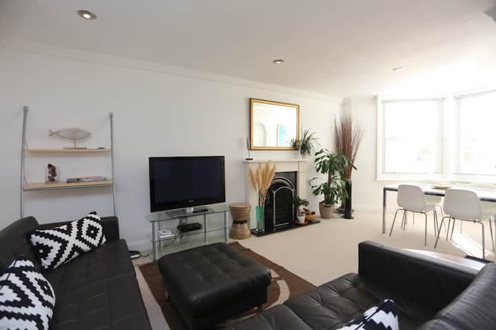 Dec. Sale! Hove Prom Large 2 Bed 2 Bath Sleeps 4. - Brighton and Hove