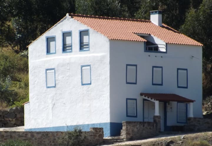 Casa Do Rio On The Banks Of The Tagus River - Portugal