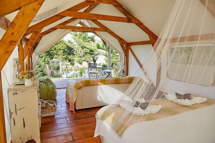 Waterfront Glamping - Secluded, Romantic Luxury - Northland