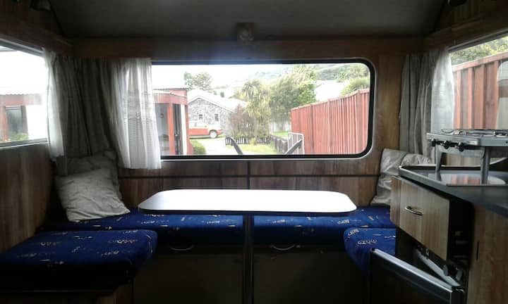 Cosy Retro Caravan - Picton