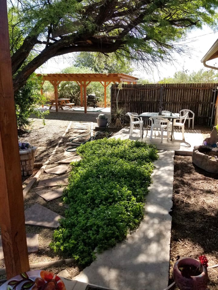 Whetstone Retreat, A Relaxing Home & Garden, Perfect For Longer Stays! - Sierra Vista, AZ
