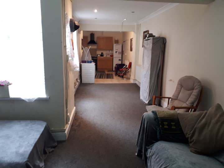 Big 2 Bed House.5 Mins To Station With A Playroom - Leicester