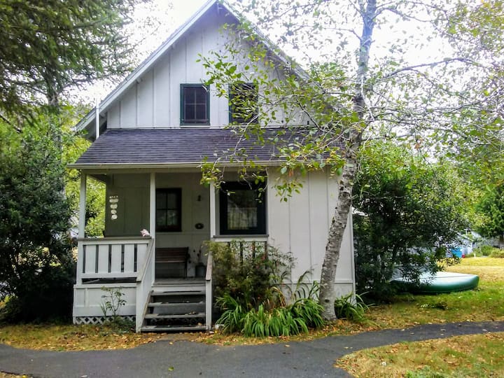 Annandale Cottage Near The River And The Sea - Yachats, OR