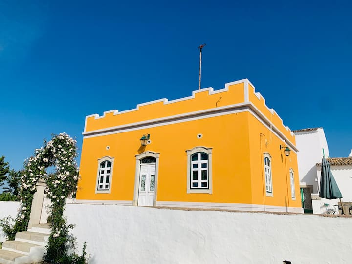 Algarve Charming 2br Colonial Villa - Loulé