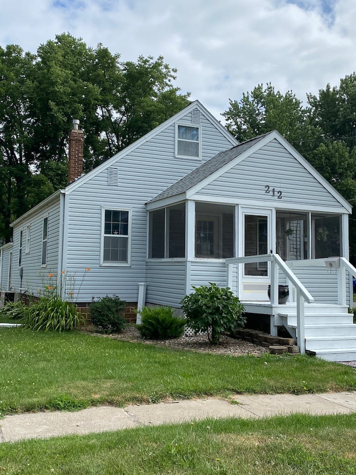 A Darling Cottage Close To Downtown/city Beach. - Clear Lake, IA