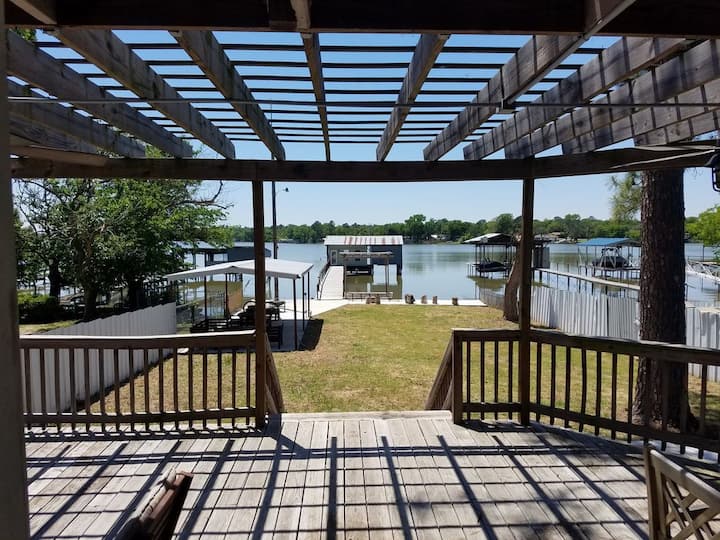 "Twin Pines-lakefront House W/boat House,kayaks,pdlebrd,canoe&over Water Swings - Fort Worth, TX