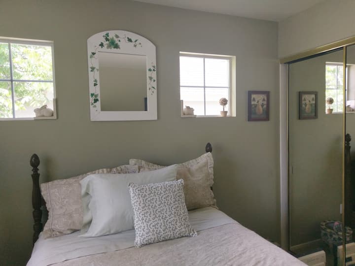 Cozy Room In Carmel Valley - Del Mar, CA
