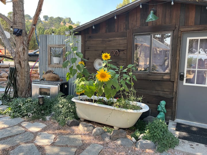 Bunkhouse W/ Full Private Outdoor Bathroom In Poky - Pocatello, ID