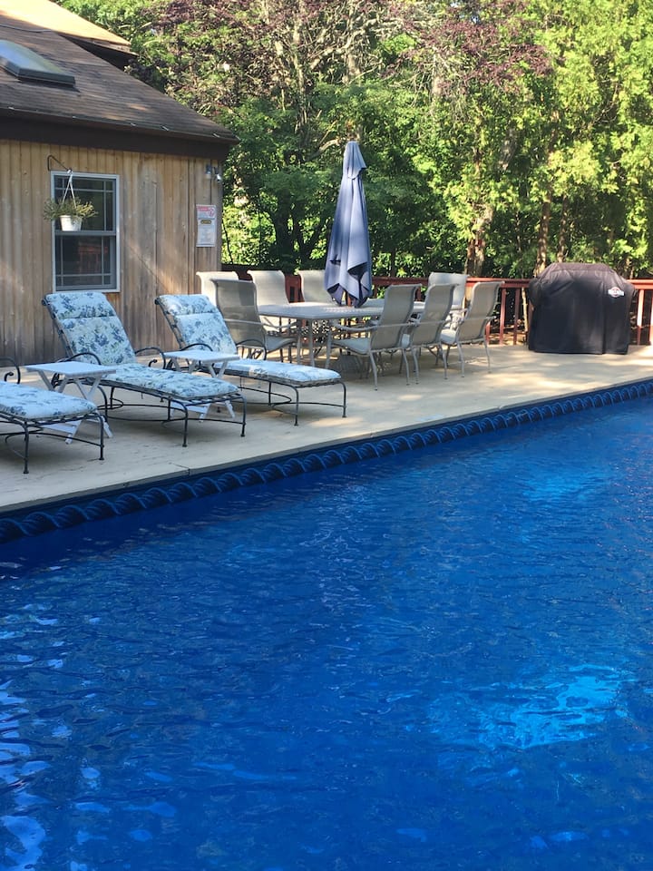 Contempory Pool Home - Westhampton, NY