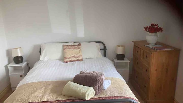 Double Bedroom In Atlantic Home - Enniscrone