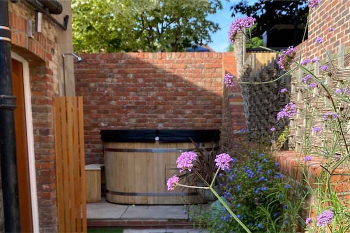 Town Centre Cottage With Hot Tub, Free Parking - Oxfordshire