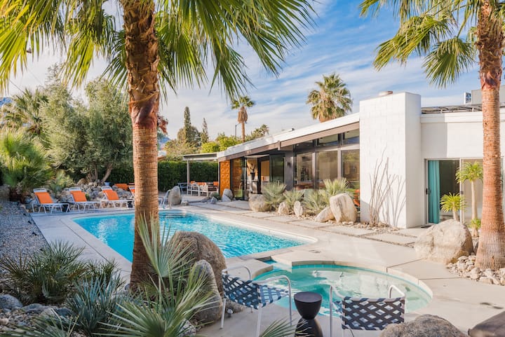Pstiki: Mid-century Lux Home, 6 Bd/5 Ba, Pool/spa - Palm Springs, CA