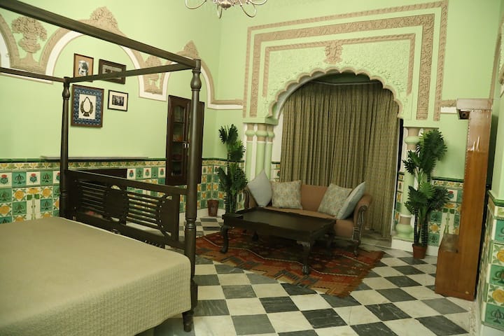 Raghu Niwas, A Luxurious Heritage Home, Apt 3 - Mussoorie