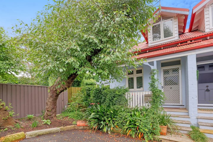 Super Cute Cottage In Sydney Harbour Suburb - Woollahra